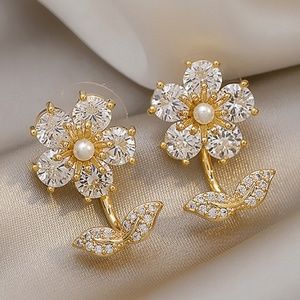 **MAIARA* Gold x Rhinestone Flower Fashion Earrings